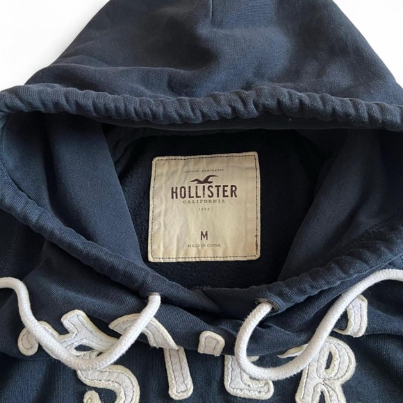 Hollister Navy Hoodie with white Logo and White Drawstrings - Picture 3 of 7